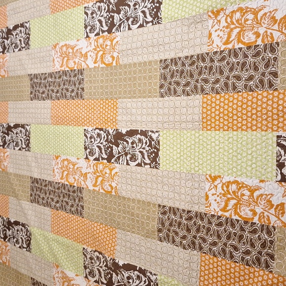 Quilt like cover for queen size bed - Picture 5 of 6